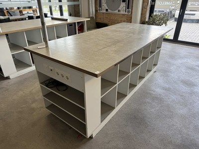 Los 24 - Arbeitstisch mit Regalunterbau