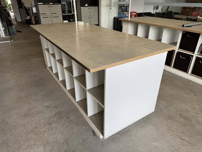 Los 25 - Arbeitstisch mit Regalunterbau