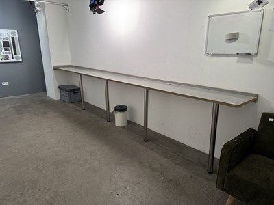 Los 65 - Arbeitsplatte auf Beinen