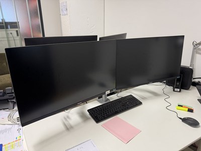 Los 133 - 28"-Monitore (2x)