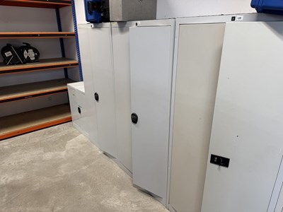 Los 240 - Stahlblechschrank