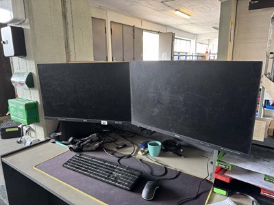 Los 361 - Monitore an Doppelarmhalterung (2x)