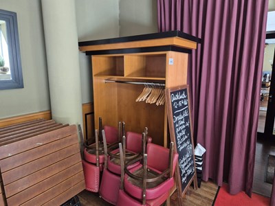 Los 142 - Garderobe