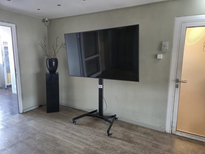 Los 154 - 75"-LED-Fernseher