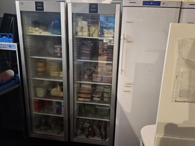 Los 70 - Kühlschrank mit Umluftkühlung & Glastüre