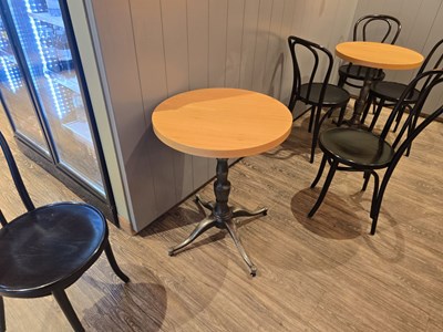 Los 470 - Café-Tisch