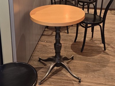 Los 481 - Café-Tisch
