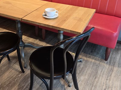 Los 482 - Café-Tisch