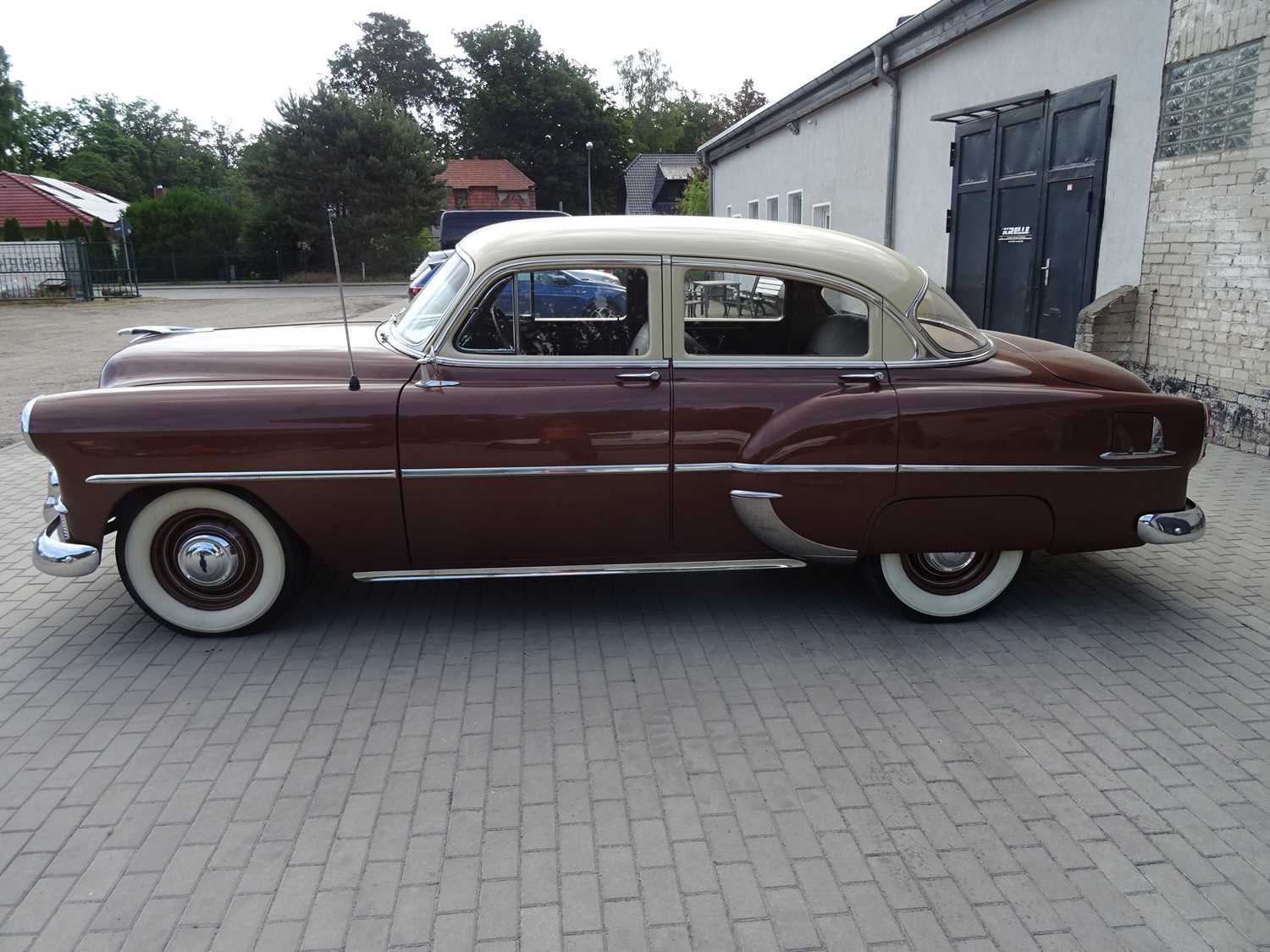 Los 3 - Oldtimer Chevrolet Two Ten 4-Door Sedan