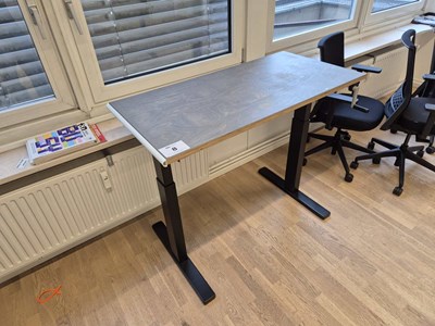 Los 8 - Höhenverstellbarer Schreibtisch