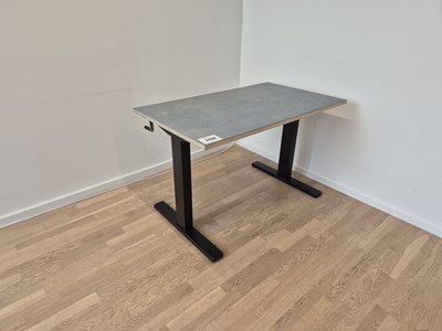 Los 108 - Höhenverstellbarer Schreibtisch