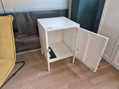 Los 139 - Stahlblechschrank auf Beinen