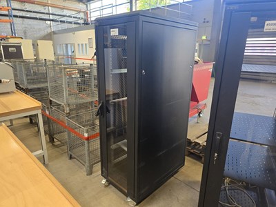 Los 42 - Serverschrank