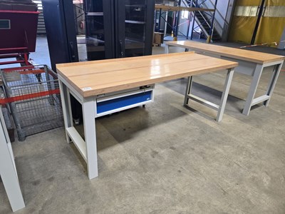 Los 73 - Werkbank mit einer Schublade