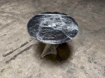 Los 82 - Beistelltisch