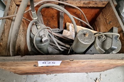 Los 825 - Kabelschuhpressgerät