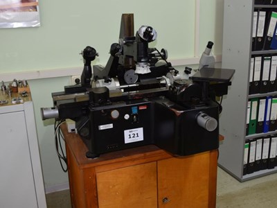 Los 121 - Antikes Universal-Messmikroskop