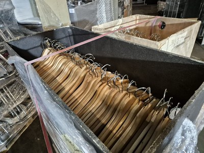 Los 421 - Posten Holzkleiderbügel