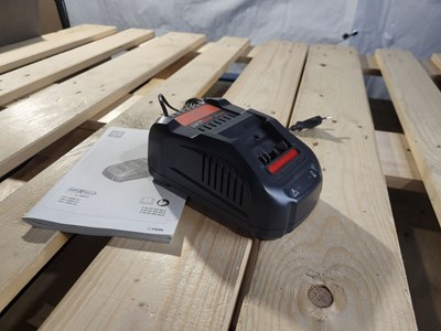 Los 252 - Schnellladegerät