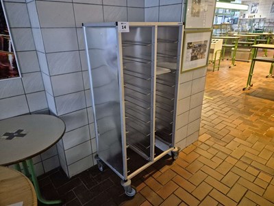 Los 14 - Tablettwagen