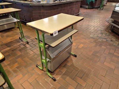 Los 97 - Stehtisch mit Mülleimer