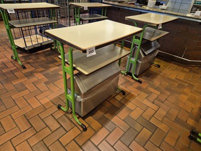 Los 103 - Stehtisch mit Mülleimer