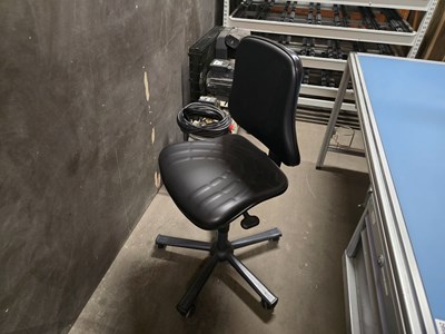 Los 102 - Werkstattstuhl