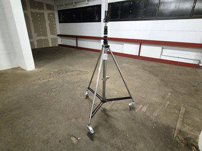 Los 563 - Kurbelstativ