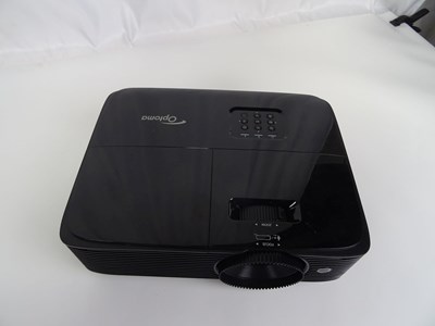 Los 250 - Beamer Optoma HD146X
