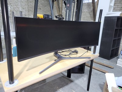 Los 12 - 49"-Curved-Monitor