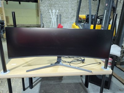 Los 12 - 49"-Curved-Monitor