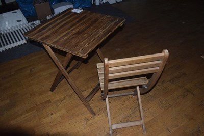Los 7 - Holzklappstühle und -Tische