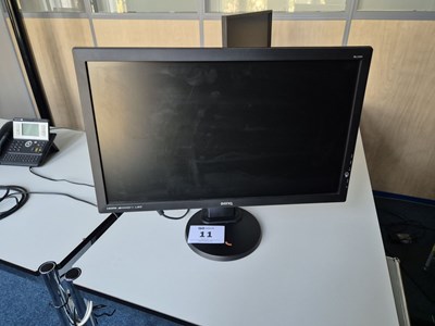Los 11 - 24"-LCD-Monitor